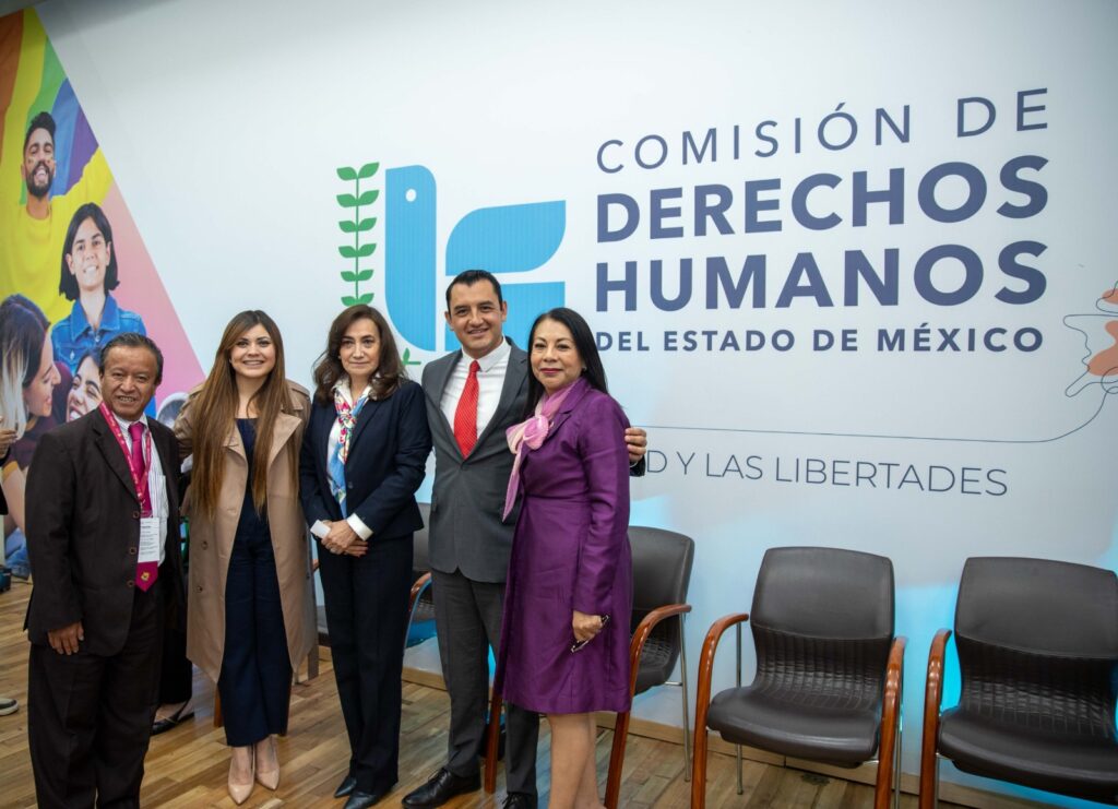 Panel 3 de 3